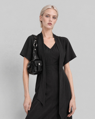 Robe longue col lavalli&egrave;re en satin marron