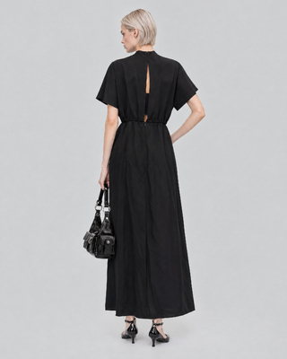 Robe longue col lavalli&egrave;re en satin marron