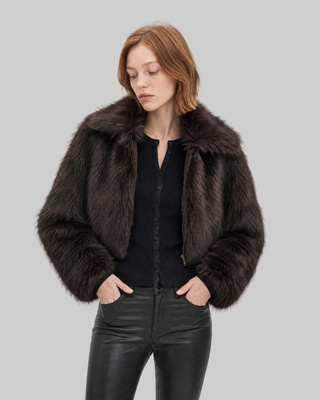 Manteau en fausse fourrure zipp&eacute; marron