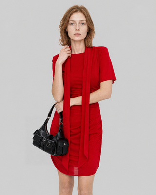 Robe courte drap&eacute;e rouge