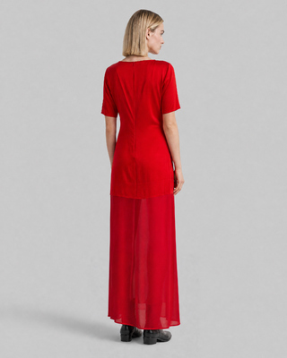 Robe longue en satin rouge