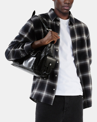 Chemise &agrave; carreaux noire