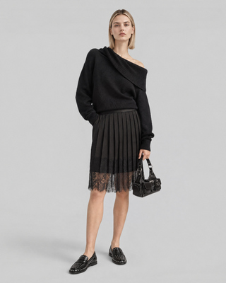Short skirt with black lace
