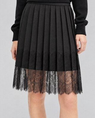 Short skirt with black lace